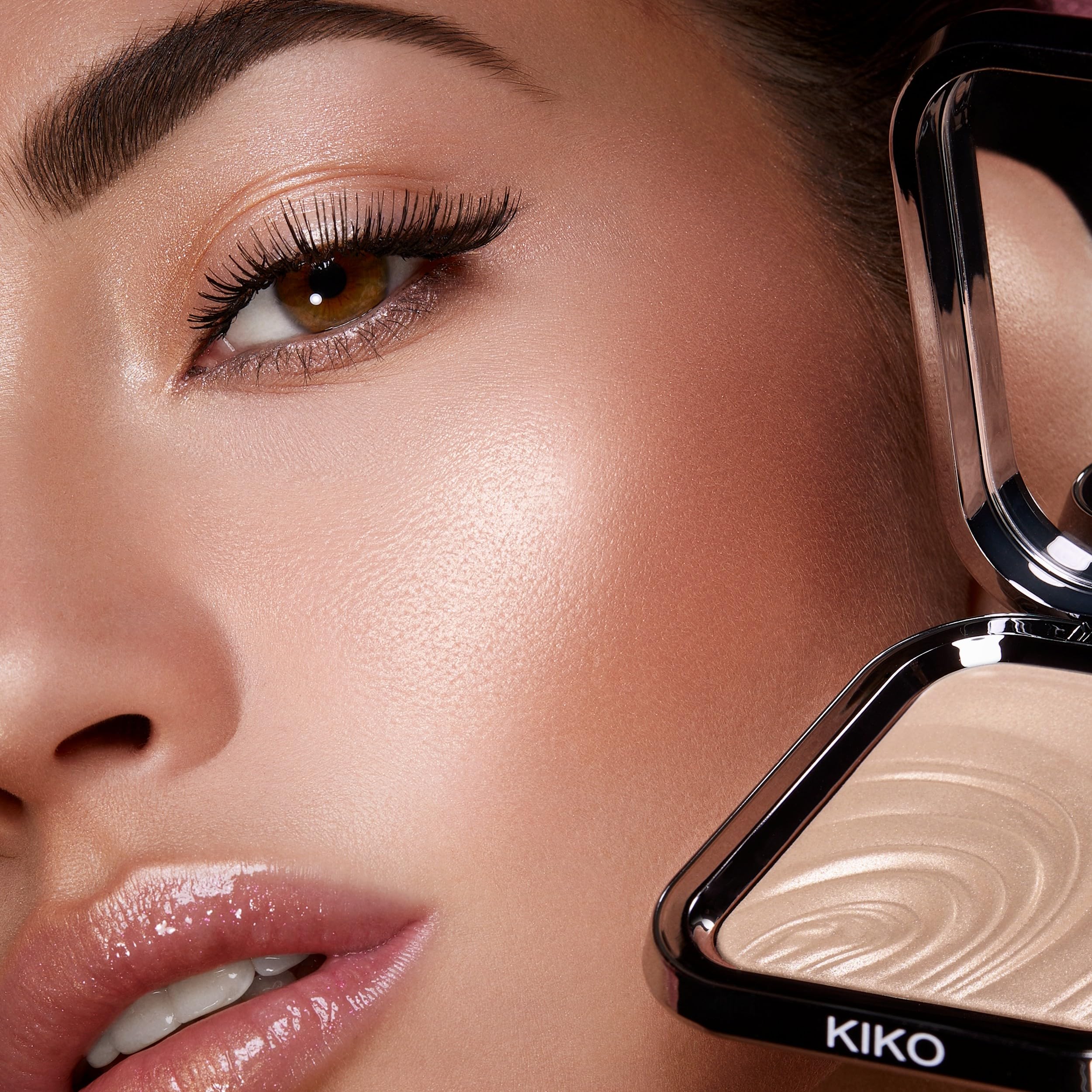 KIKO Milano Glow Fusion Intense Powder Highlighter - Image 4
