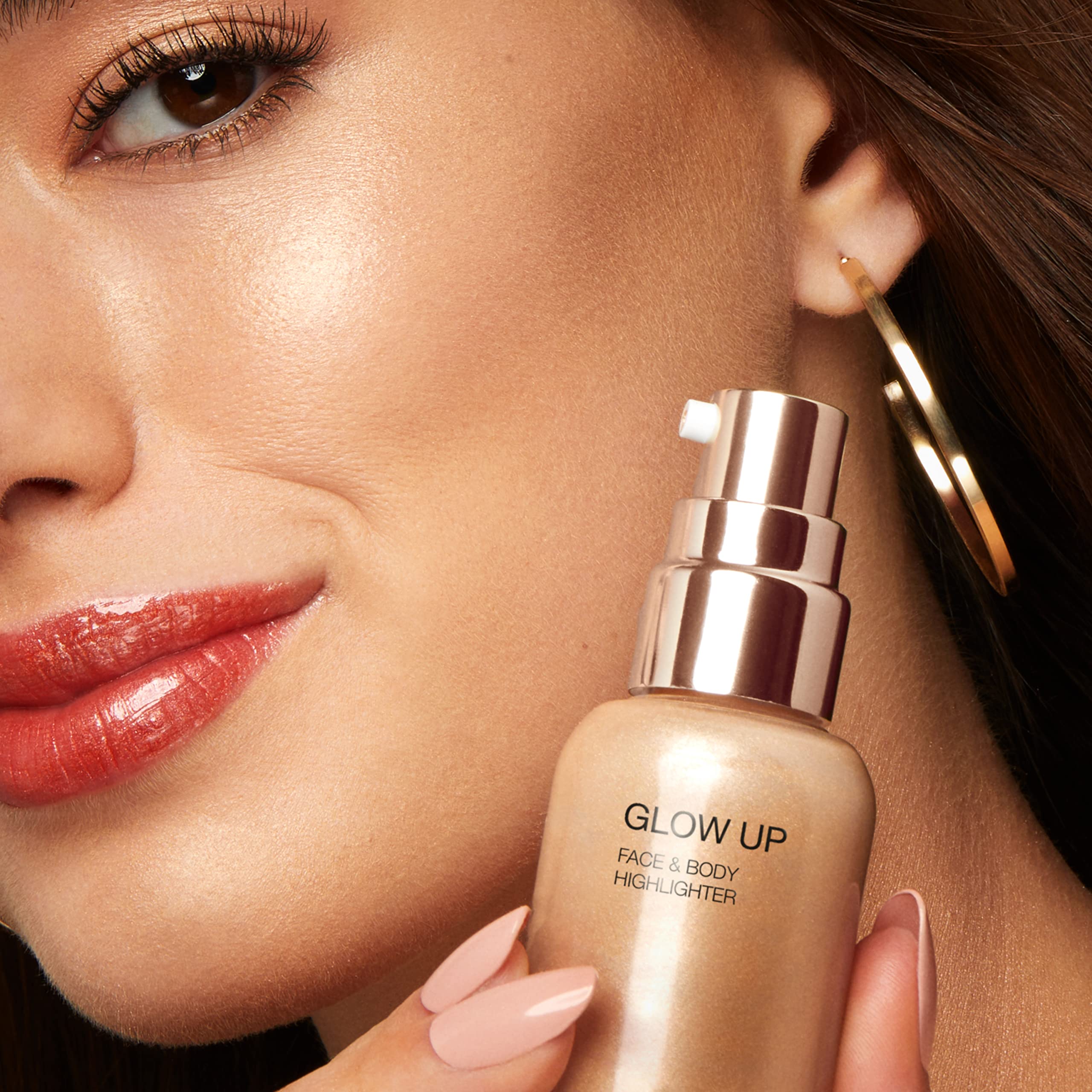 KIKO Milano Glow Up Face And Body Highlighter | Transfer-proof With A Metallic Finish - Image 3