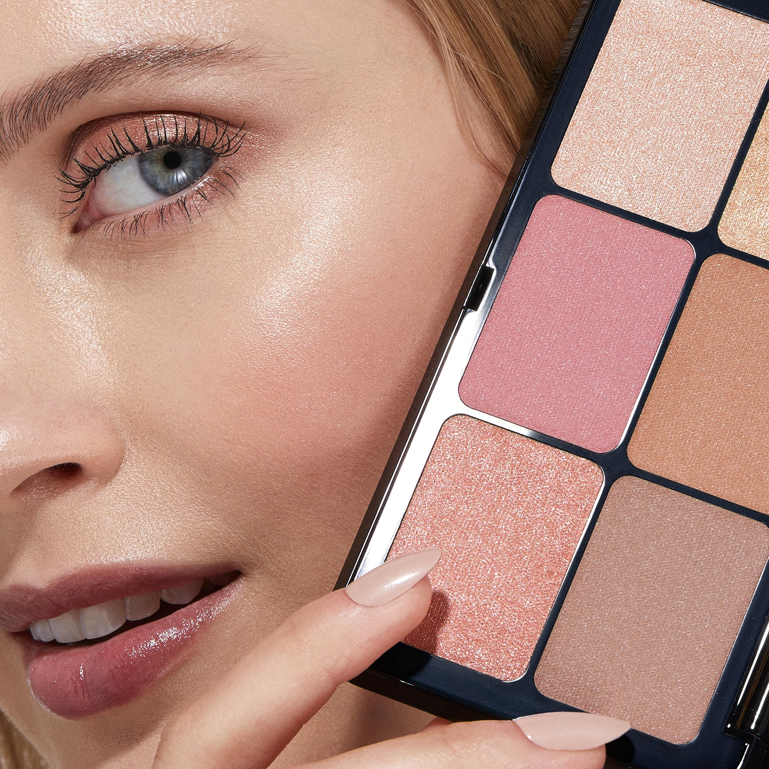 KIKO Milano Irresistible Total Look Face Powder Palette - Image 4